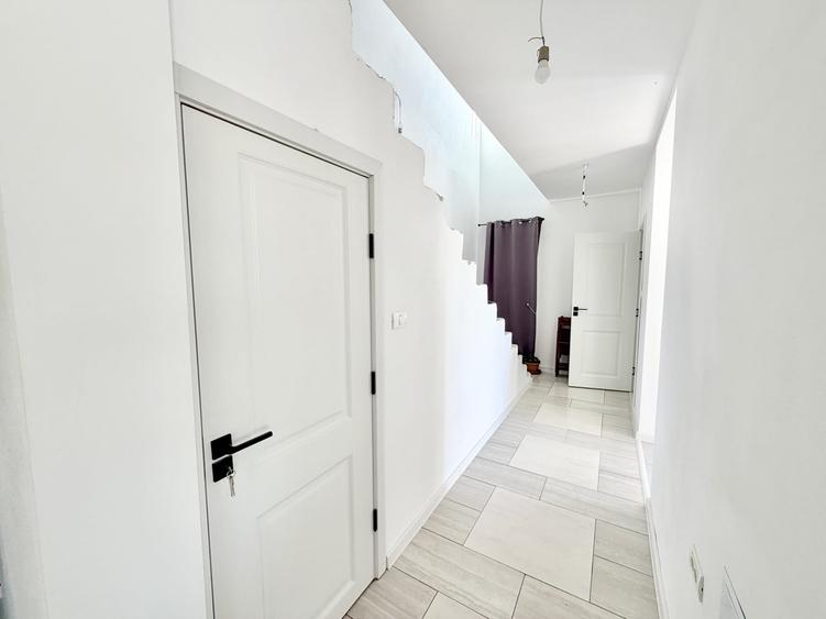 Duplex cu 3 camere cu Teren 300 Mp în Moșnița Veche