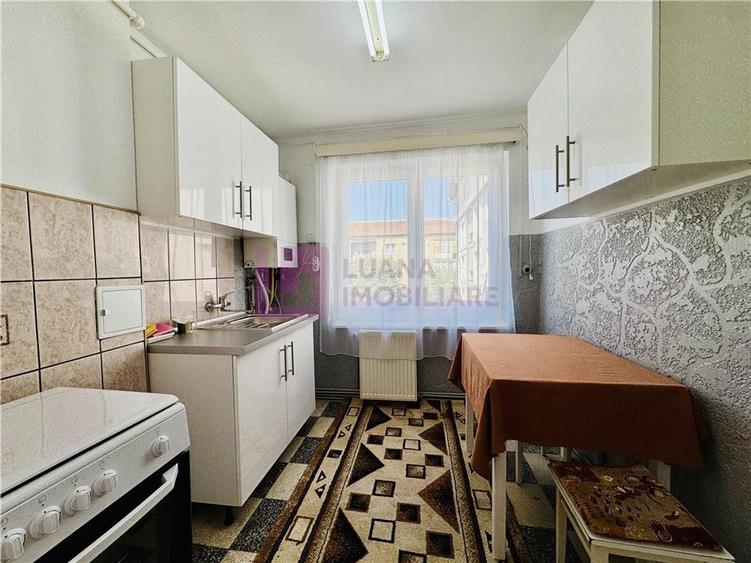 Apartament cu 2 camere semidecomandat, mobilat în Terezian