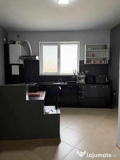Casă cu 6 camere cu Teren 606 Mp în Central