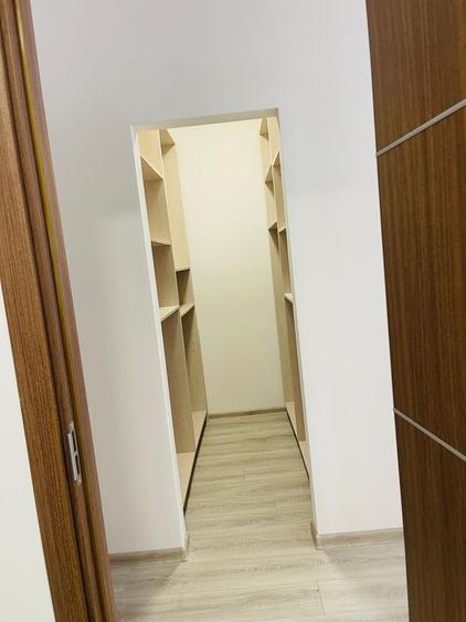 Apartament cu 3 camere decomandat în Exterior Vest