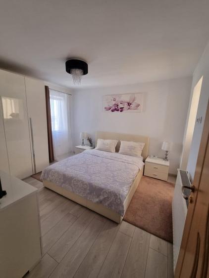 Apartament cu 3 camere decomandat, mobilat în Micro 15