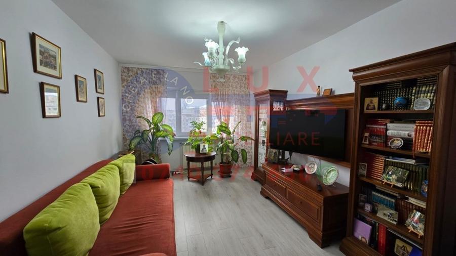 Apartament cu 4 camere decomandat în Central