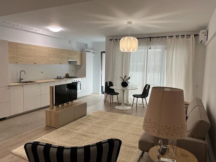 Apartament cu 2 camere decomandat, mobilat în Victoriei