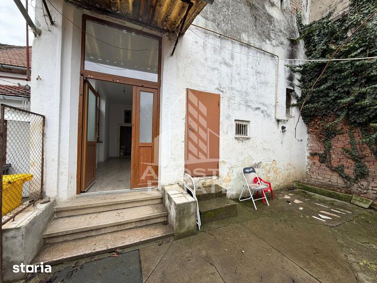 Casă cu 2 camere cu Teren 300 Mp în Girocului