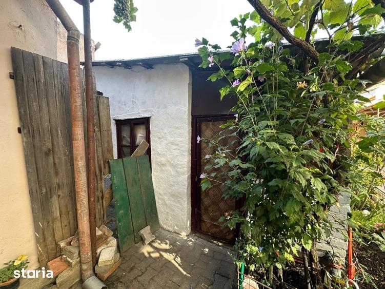 Casă cu 4 camere cu Teren 229 Mp în Drăgășani