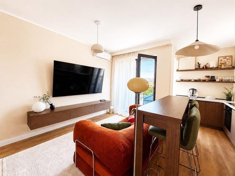 Apartament cu 3 camere semidecomandat în Exterior Vest
