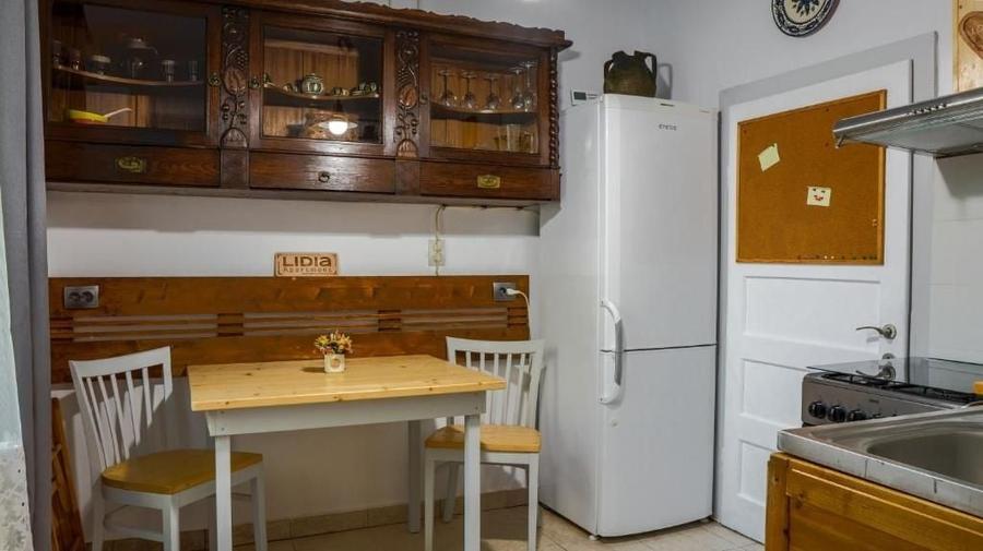 Apartament cu 2 camere semidecomandat, mobilat în Central