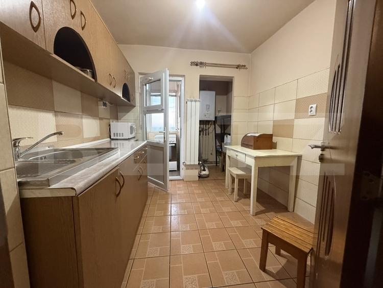 Apartament cu 3 camere decomandat, mobilat în Micro 6