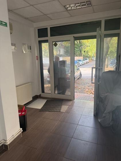 Spațiu comercial, de 25 mp, în Baba Novac