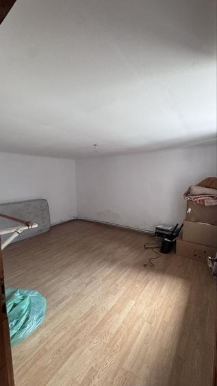 Casă cu 3 camere în Romanești