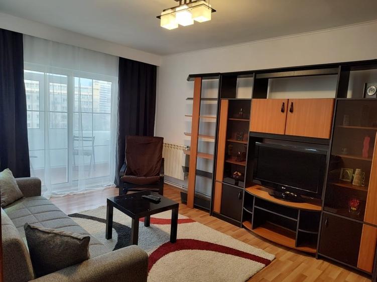 Apartament cu 3 camere decomandat, mobilat în Central