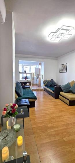 Apartament cu 3 camere decomandat în Central