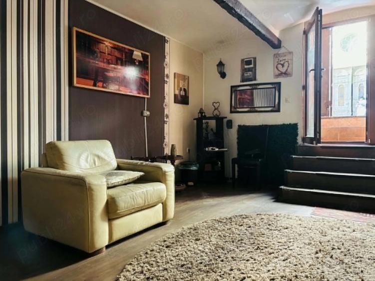 Apartament cu 3 camere decomandat în P-ța Unirii