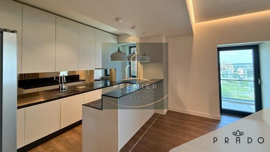Apartament cu 4 camere decomandat în Herăstrău