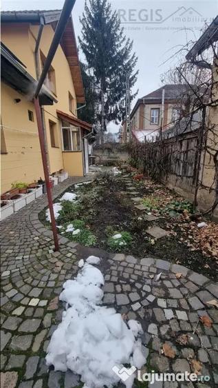 Casă cu 5 camere cu Teren 240 Mp în Zizin