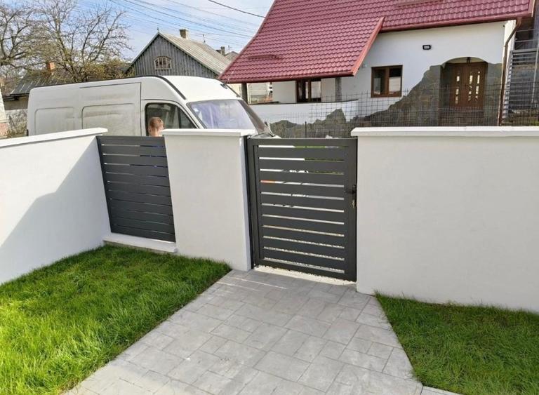 Duplex cu 5 camere cu Canalizare în Central