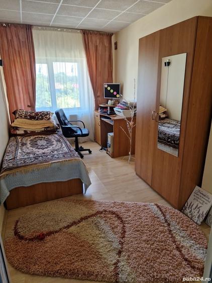 Apartament cu 4 camere decomandat în Vlădeni