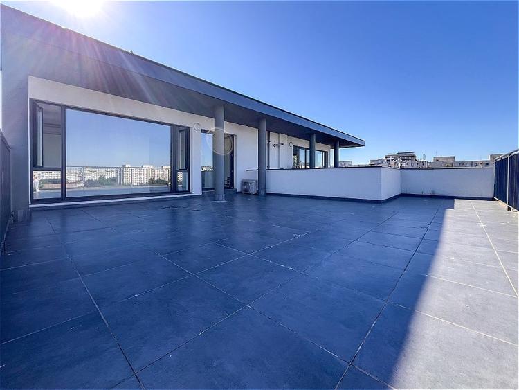 Penthouse cu 2 camere decomandat în Timpuri Noi