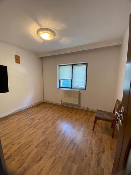 Apartament cu 2 camere semidecomandat în Mioriței