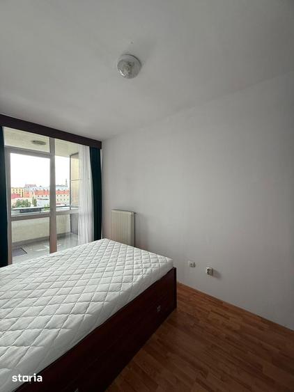 Apartament cu 4 camere semidecomandat în Central