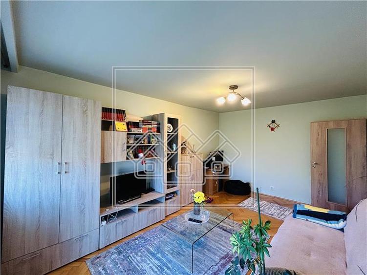 Apartament cu 3 camere decomandat în Ștrand