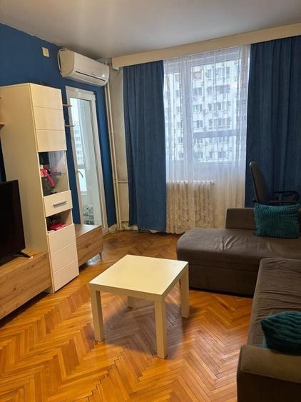 Apartament cu 3 camere semidecomandat, mobilat în Dristor