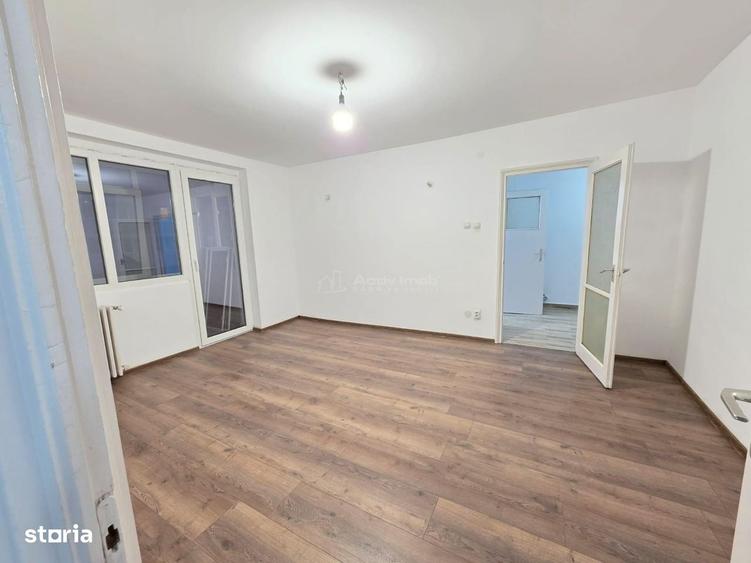 Apartament cu 3 camere semidecomandat în Vatra Luminoasă