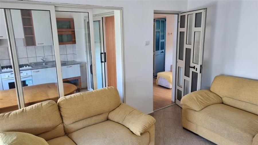 Apartament cu 2 camere decomandat în Calea București