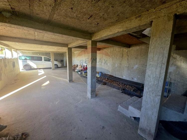 Casă individuală cu 5 camere cu Teren 2700 Mp în Alexandru cel Bun