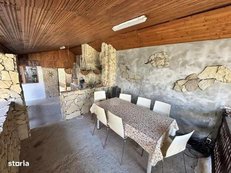 Casă cu 4 camere în Cârăști