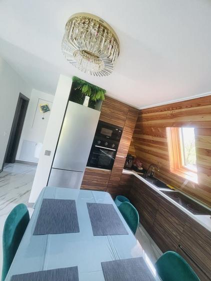 Casă cu 4 camere cu Teren 2000 Mp în Bercești