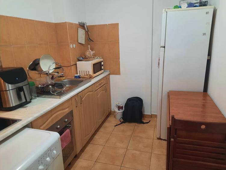 Apartament cu 2 camere decomandat, mobilat în Broscărie