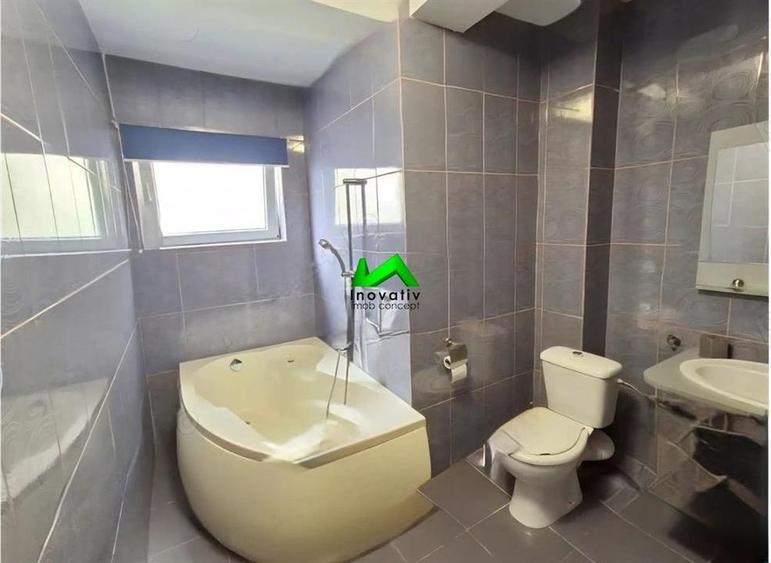 Apartament cu 3 camere decomandat în Ștrand