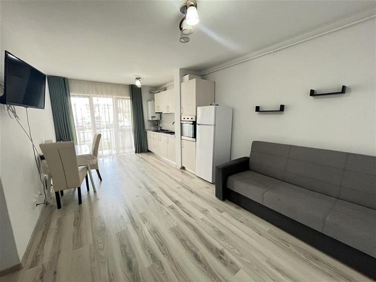 Apartament cu 2 camere semidecomandat, mobilat în Industrial Vest