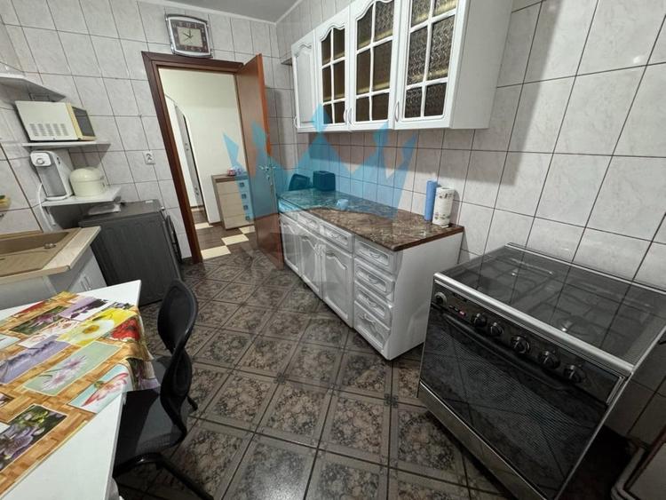 Apartament cu 3 camere decomandat, mobilat în Cantacuzino