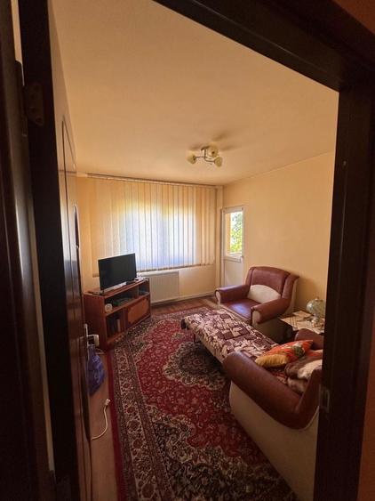 Apartament cu 4 camere decomandat în Central