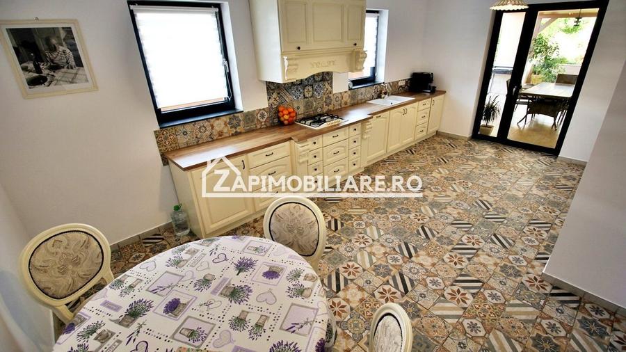 Casă individuală cu 5 camere cu Canalizare în Cornișa