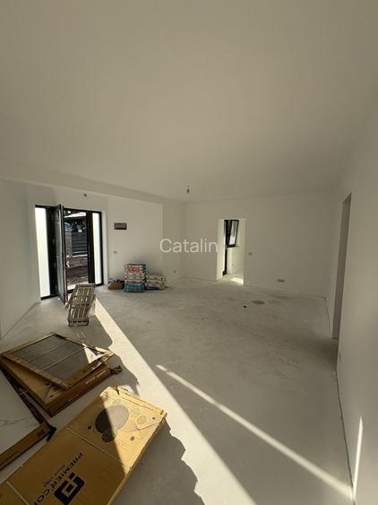 Casă cu 3 camere în Valea Adâncă