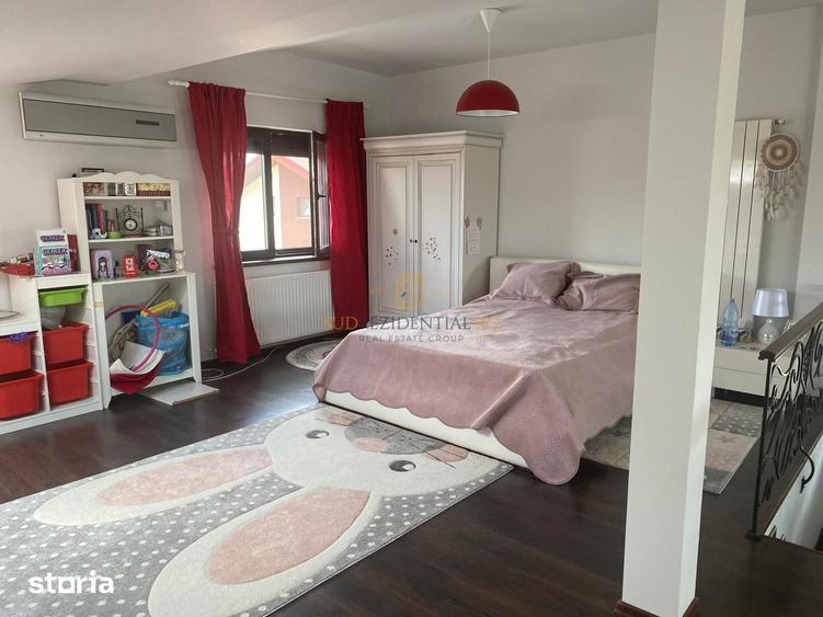 Casă cu 4 camere cu Teren 400 Mp în Apărătorii Patriei