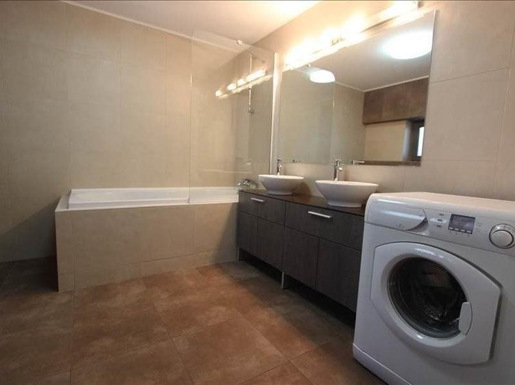 Apartament cu 2 camere decomandat, mobilat în Ultracentral