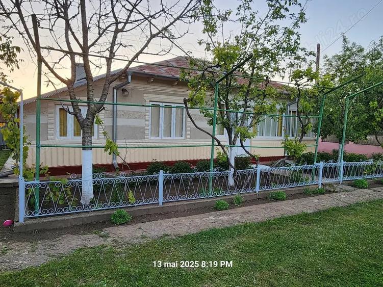 Casă cu 5 camere cu Teren 6300 Mp în Scorțaru Vechi