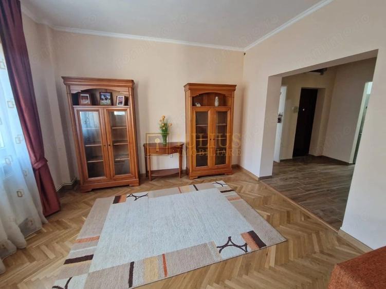 Apartament cu 4 camere decomandat în Neptun