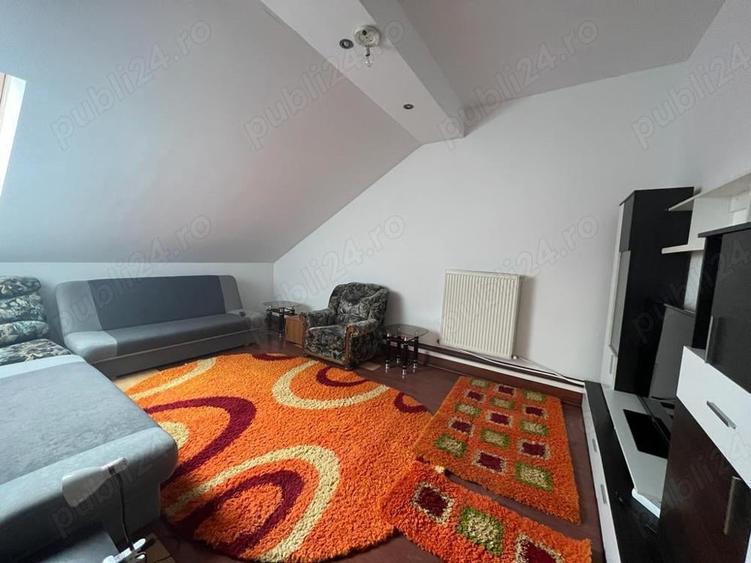 Casă cu 6 camere cu Teren 200 Mp în Intim
