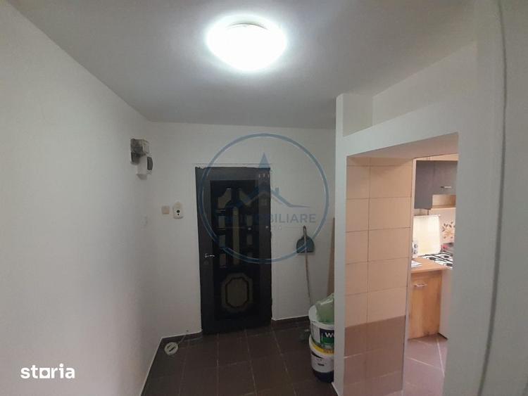 Apartament cu 2 camere semidecomandat, mobilat în Decebal