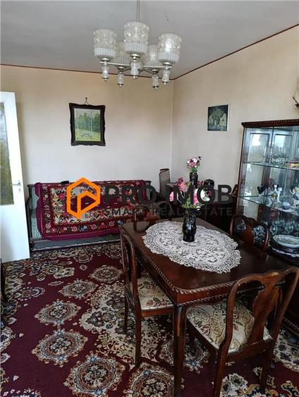 Apartament cu 3 camere decomandat în Micro 5