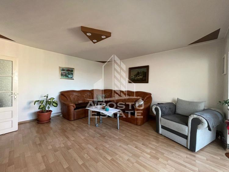 Apartament cu 3 camere decomandat în Șagului