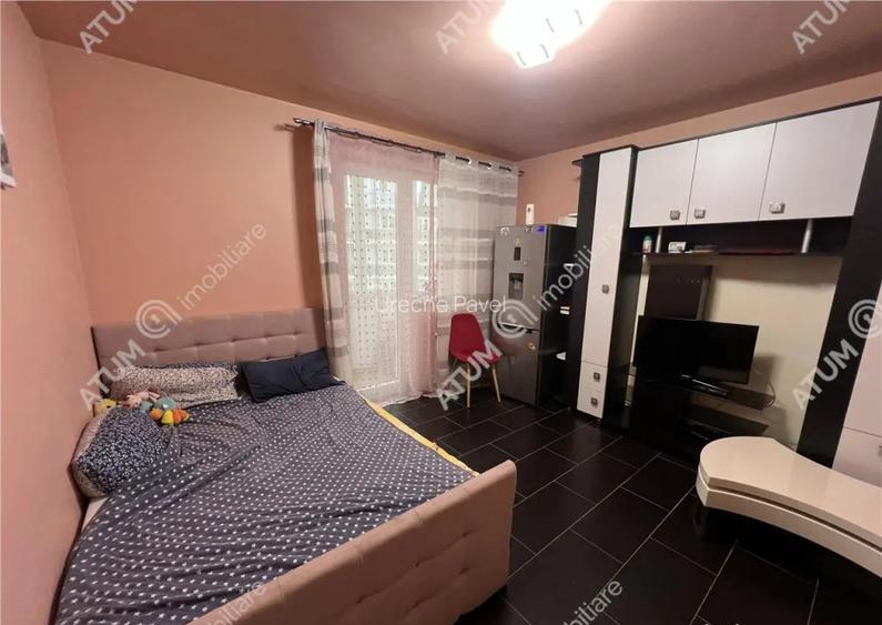 Garsoniera decomandata cu balcon la etajul 2 zona Turnisor d