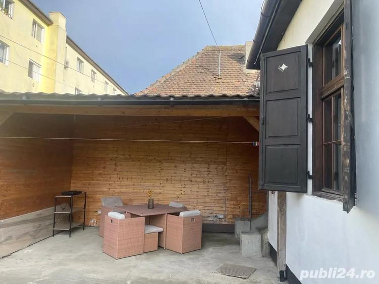 Casă cu 2 camere în Central
