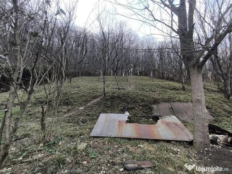 Casă cu 5 camere cu Teren 180 Mp în Muncitoresc