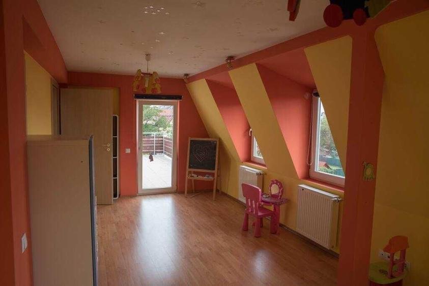 Apartament cu 4 camere decomandat în Central